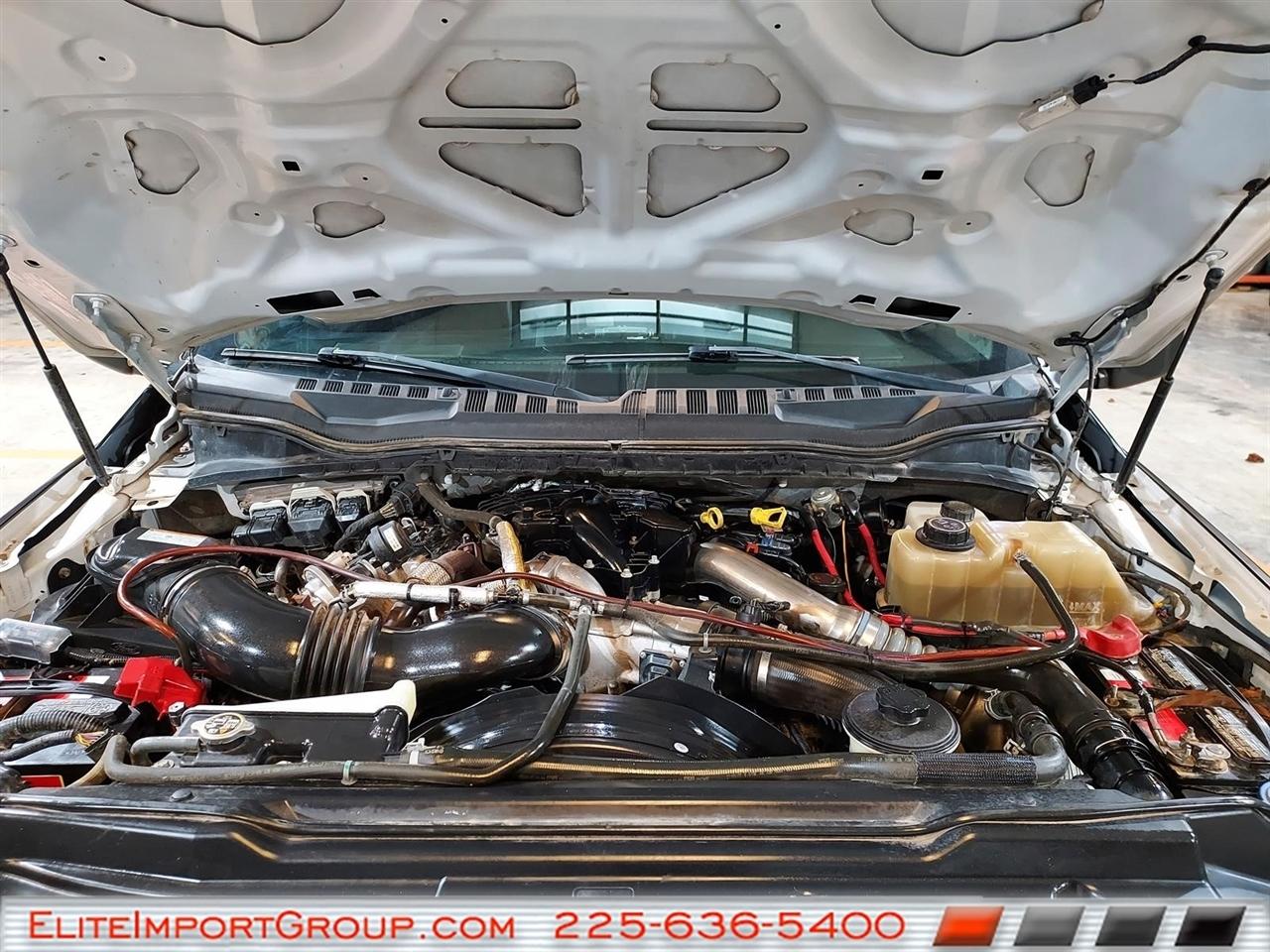 Ford Super Duty F-350 DRW Lariat 4WD Crew Cab 179" WB 60" CA 2019