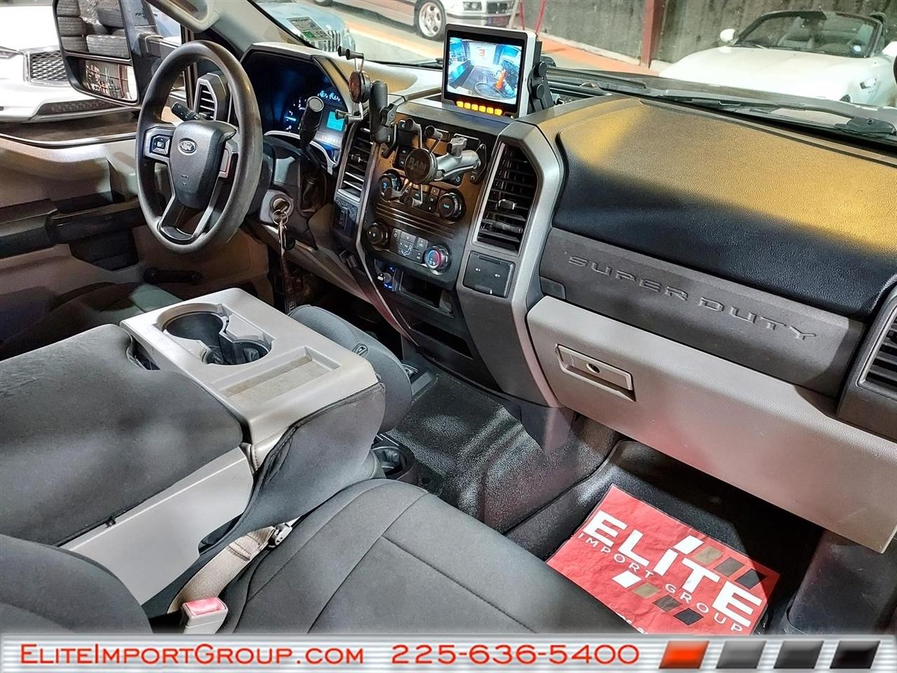 Ford Super Duty F-350 DRW Lariat 4WD Crew Cab 179" WB 60" CA 2019