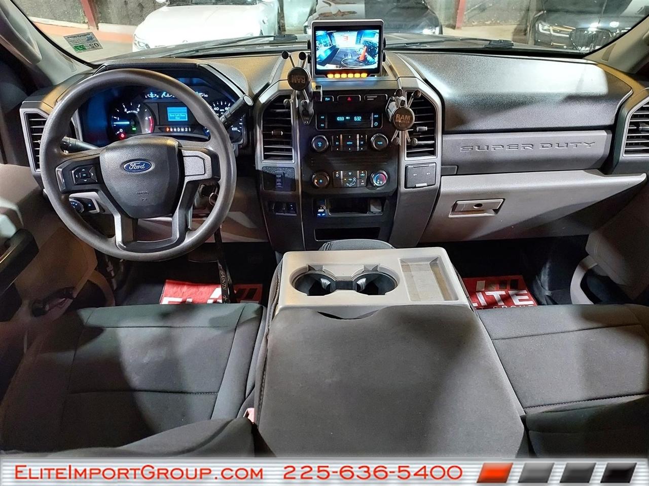 Ford Super Duty F-350 DRW Lariat 4WD Crew Cab 179" WB 60" CA 2019