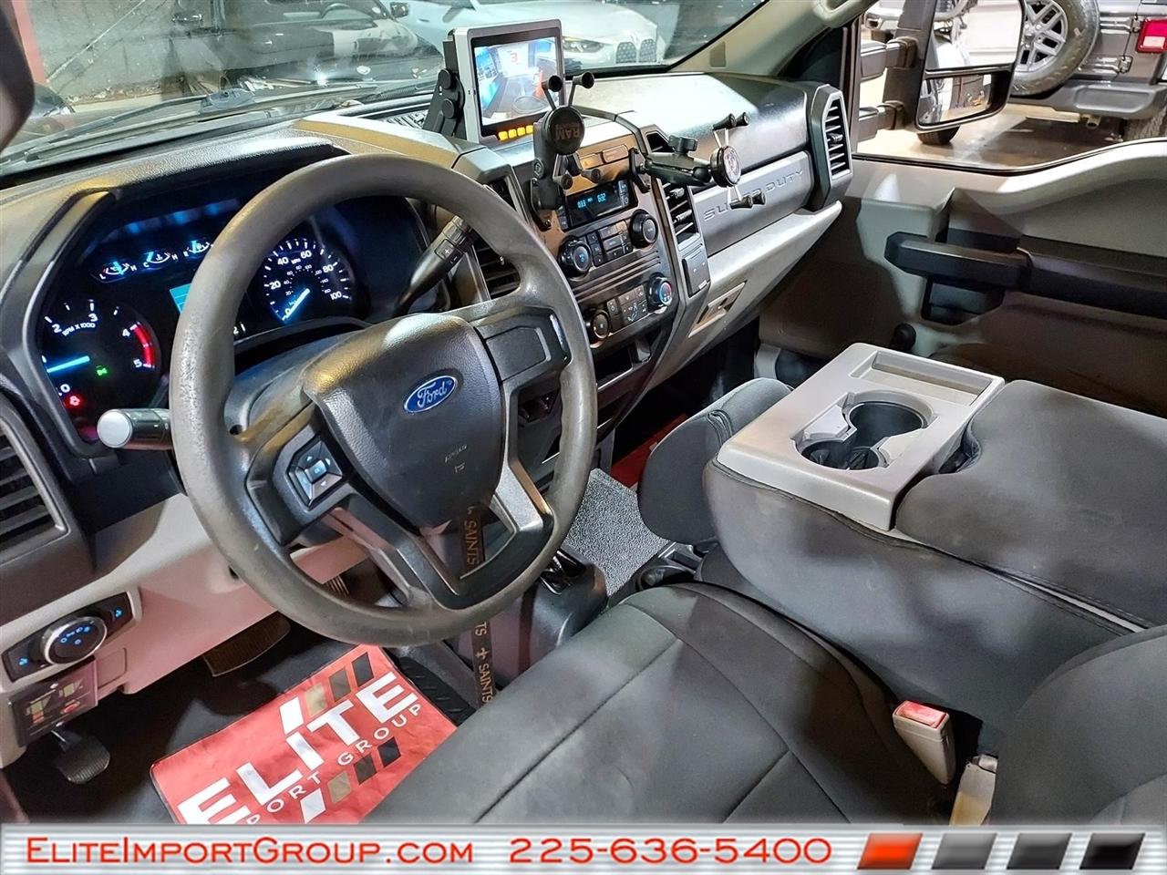 Ford Super Duty F-350 DRW Lariat 4WD Crew Cab 179" WB 60" CA 2019