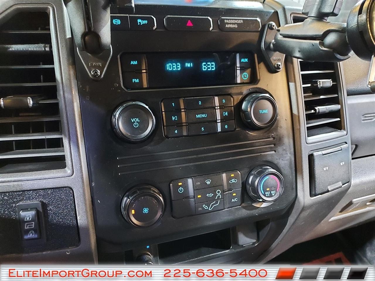Ford Super Duty F-350 DRW Lariat 4WD Crew Cab 179" WB 60" CA 2019