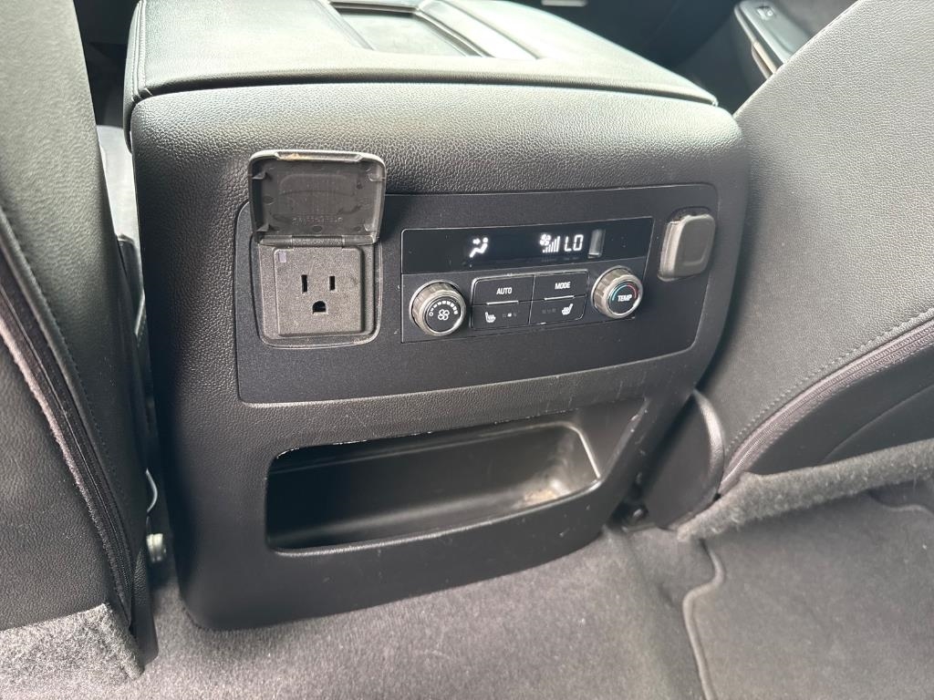 Chevrolet Suburban 4WD 4dr 1500 LT 2019 Chevrolet Suburban 4WD 4dr 1500 LT 2019