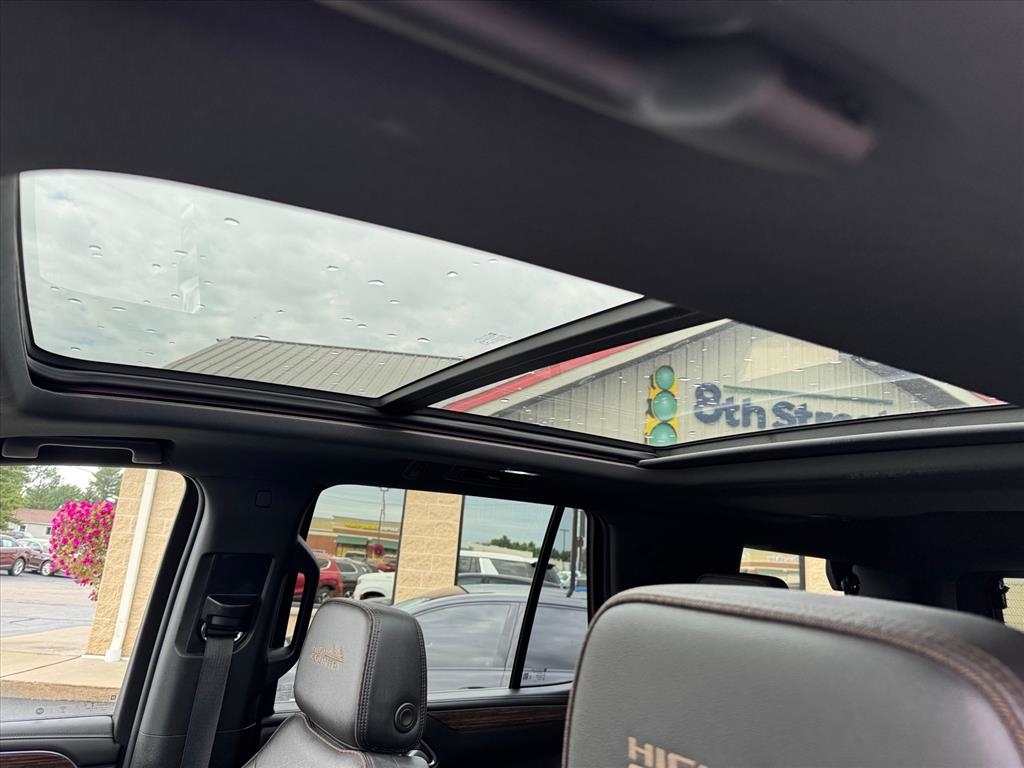 Chevrolet Tahoe 4WD 4dr High Country 2022 Chevrolet Tahoe 4WD 4dr High Country 2022