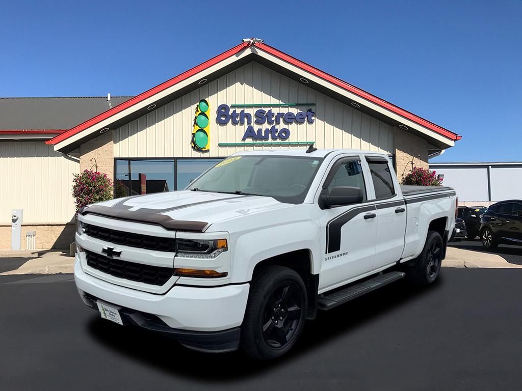 2018 Chevrolet Silverado 1500 4WD Double Cab 143.5" Custom