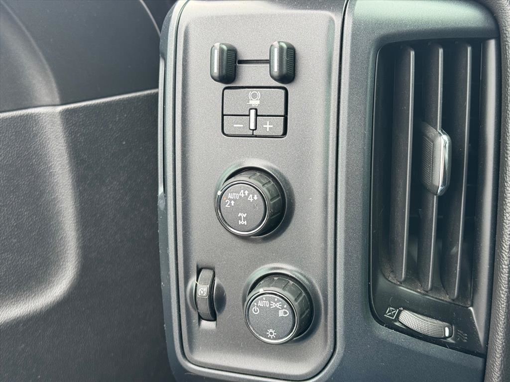 Chevrolet Silverado 1500 4WD Double Cab 143.5" Custom 2018