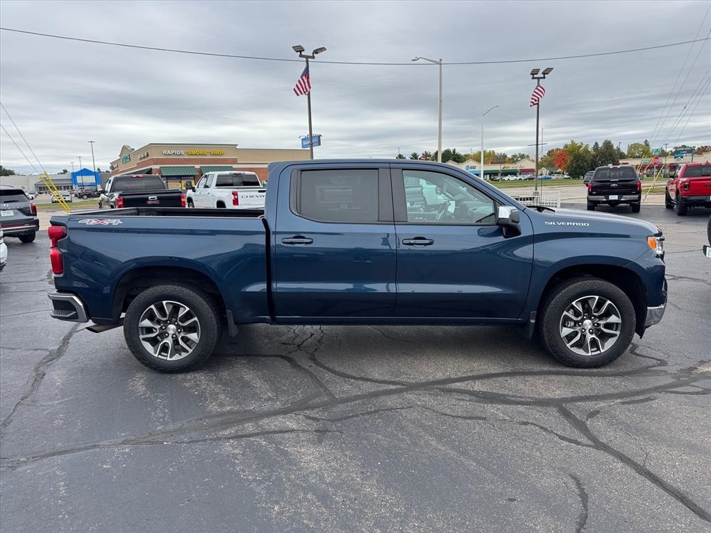 Chevrolet Silverado 1500 4WD Crew Cab 147" LT w/1LT 2022