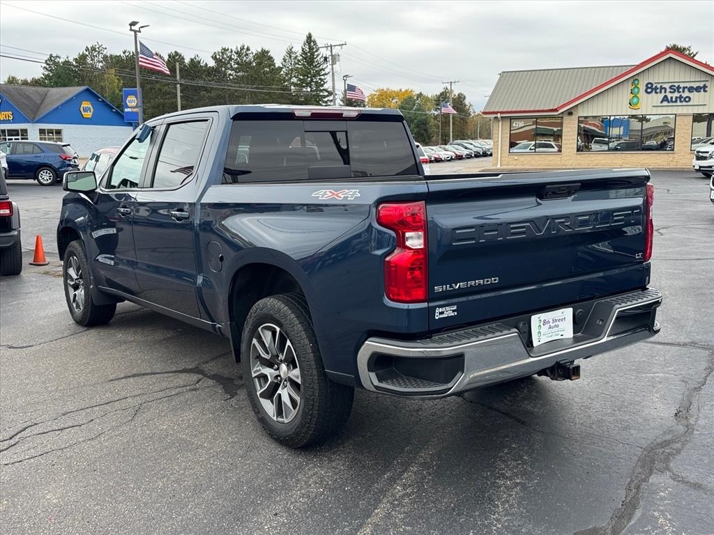 Chevrolet Silverado 1500 4WD Crew Cab 147" LT w/1LT 2022