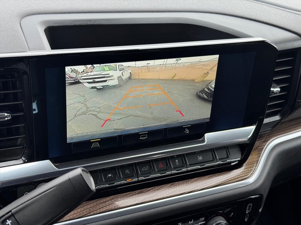 Chevrolet Silverado 1500 4WD Crew Cab 147" LT w/1LT 2022