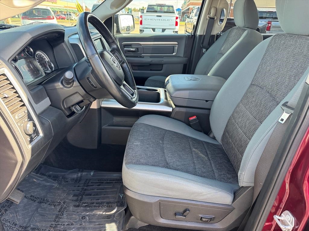 RAM 1500 Big Horn 4x4 Crew Cab 5'7" Box 2017