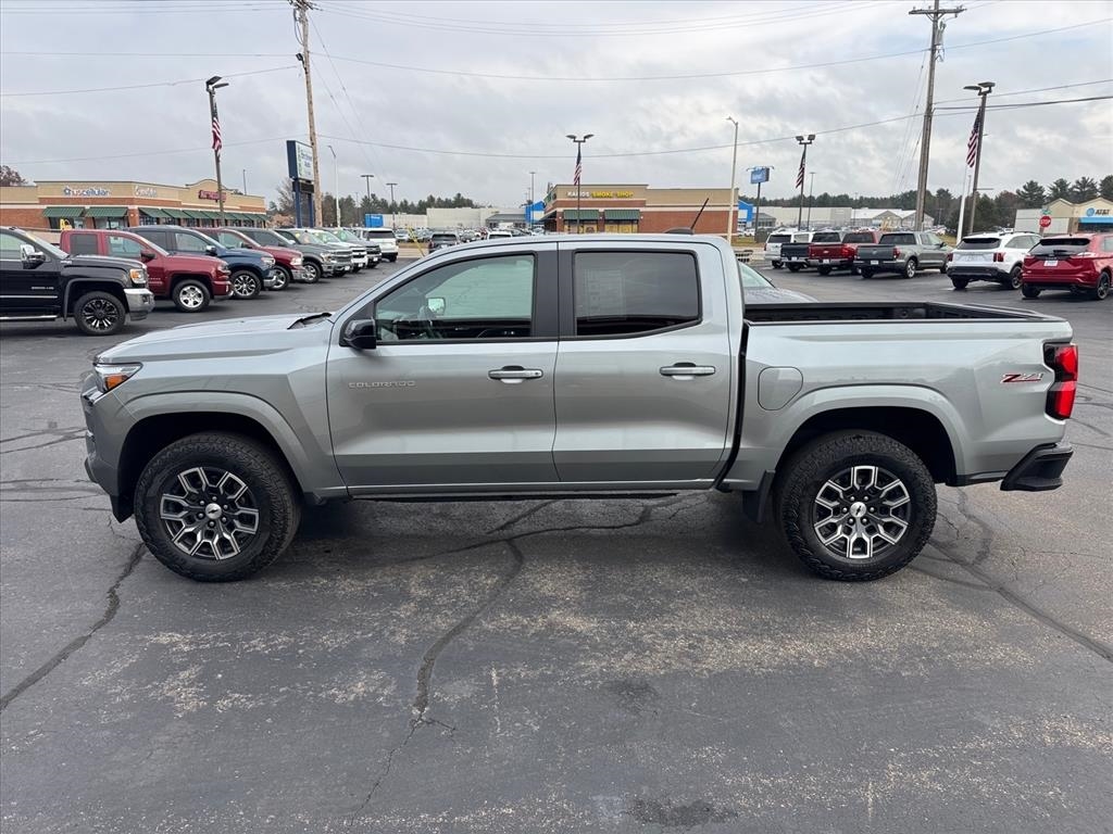 2023 Chevrolet Colorado Z71 photo 2