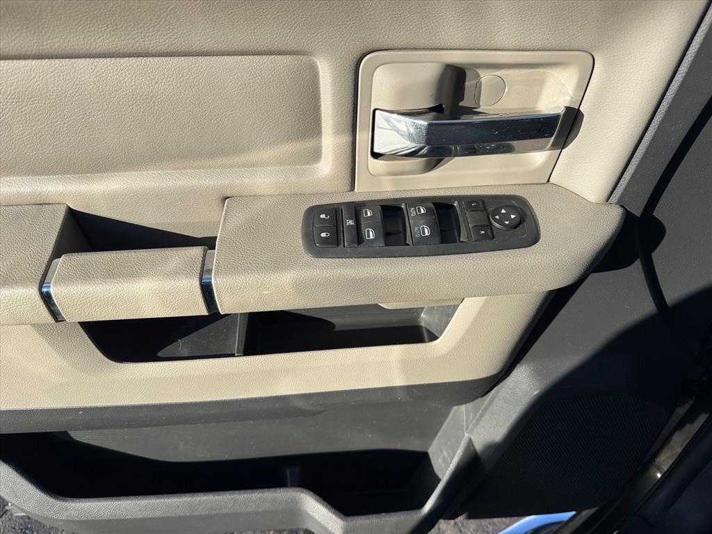 RAM 1500 2WD Quad Cab 140.5" Big Horn 2012