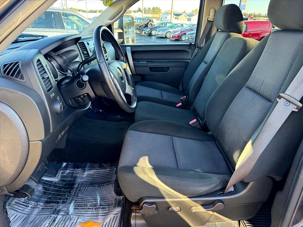 Chevrolet Silverado 2500HD 4WD Crew Cab 153.7" LT 2011