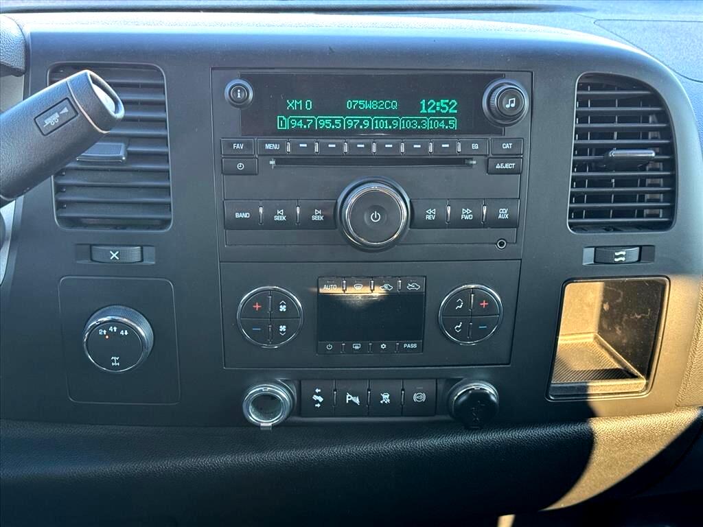 Chevrolet Silverado 2500HD 4WD Crew Cab 153.7" LT 2011