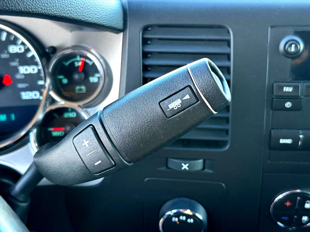 Chevrolet Silverado 2500HD 4WD Crew Cab 153.7" LT 2011