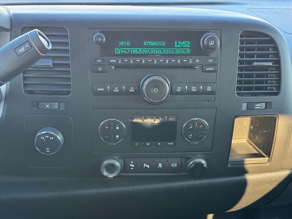 Chevrolet Silverado 2500HD 4WD Crew Cab 153.7" LT 2011