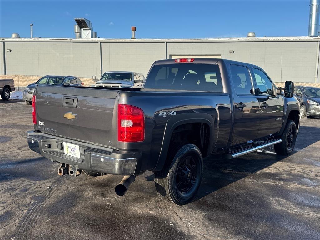 Chevrolet Silverado 2500HD 4WD Crew Cab 153.7" LT 2011