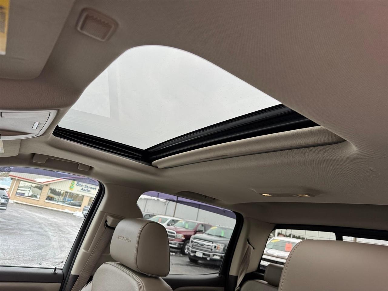 GMC Sierra 1500 4WD Crew Cab 143.5" Denali 2016