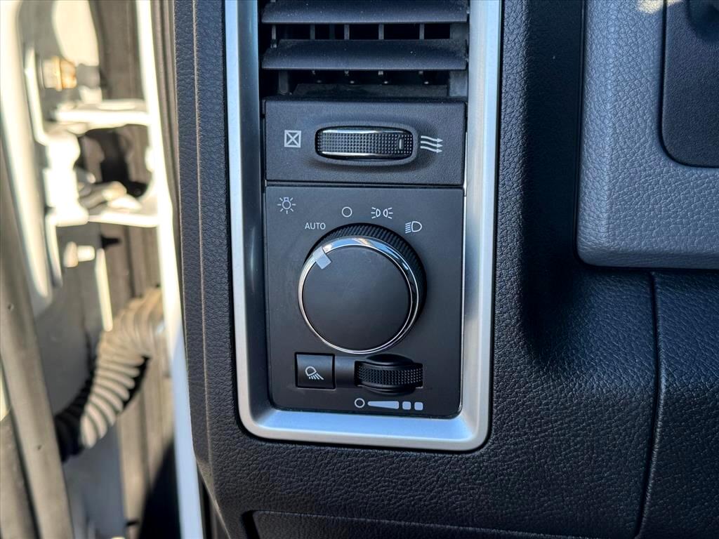 RAM 1500 Classic SLT 4x4 Reg Cab 8' Box 2019