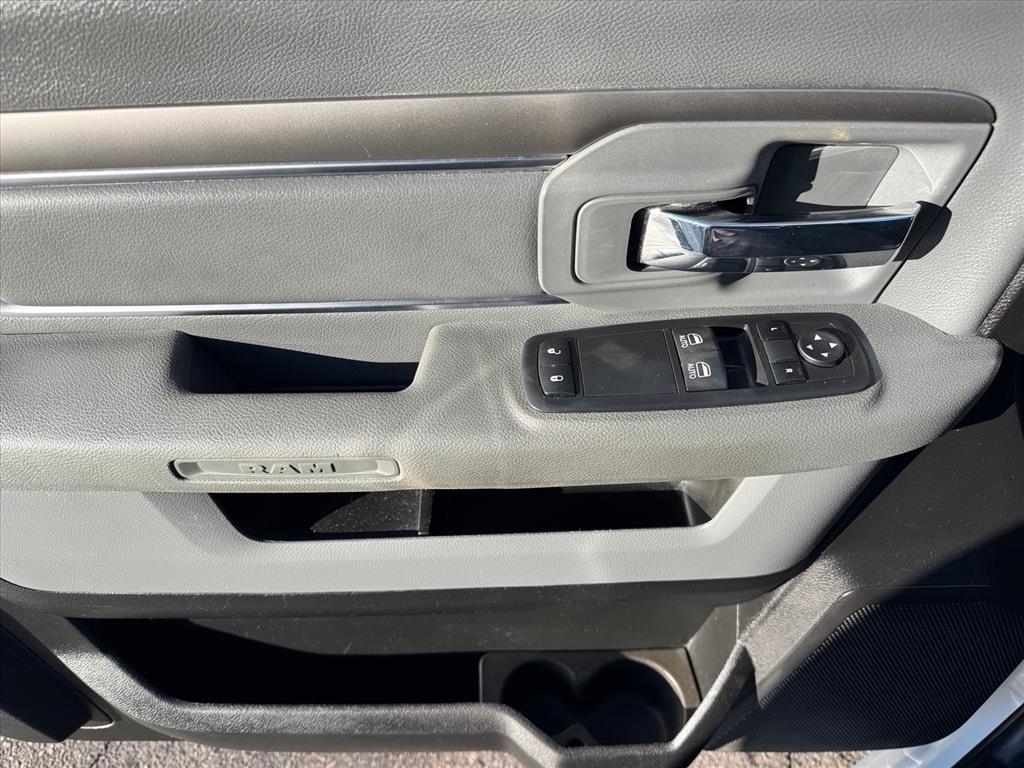 RAM 1500 Classic SLT 4x4 Reg Cab 8' Box 2019