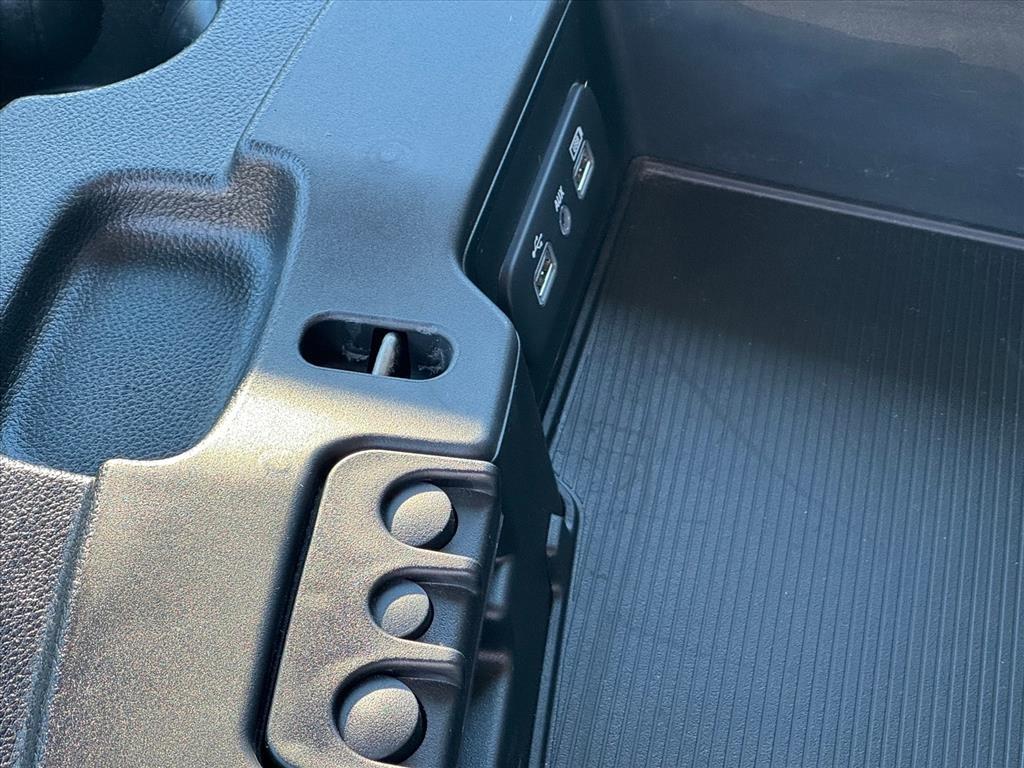 RAM 1500 Classic SLT 4x4 Reg Cab 8' Box 2019