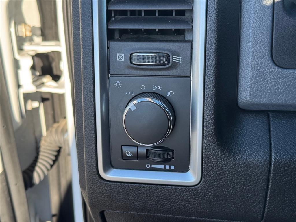 RAM 1500 Classic SLT 4x4 Reg Cab 8' Box 2019