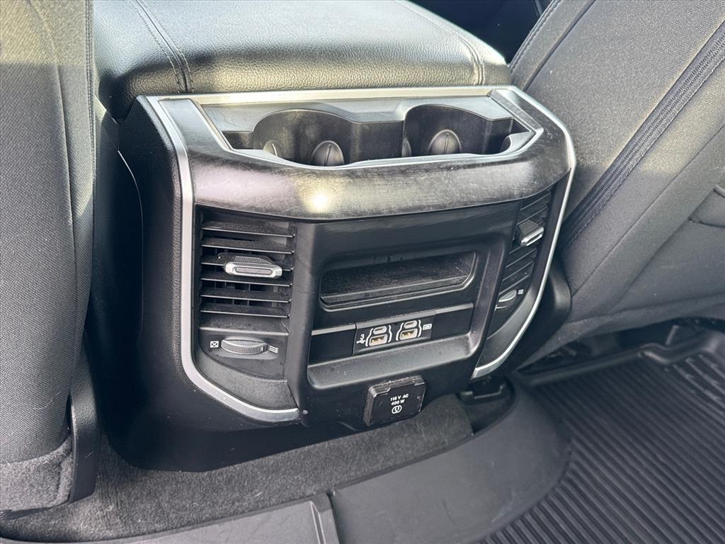 RAM 1500 Big Horn 4x4 Crew Cab 5'7" Box 2020