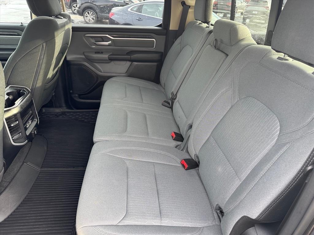 RAM 1500 Big Horn 4x4 Crew Cab 5'7" Box 2020