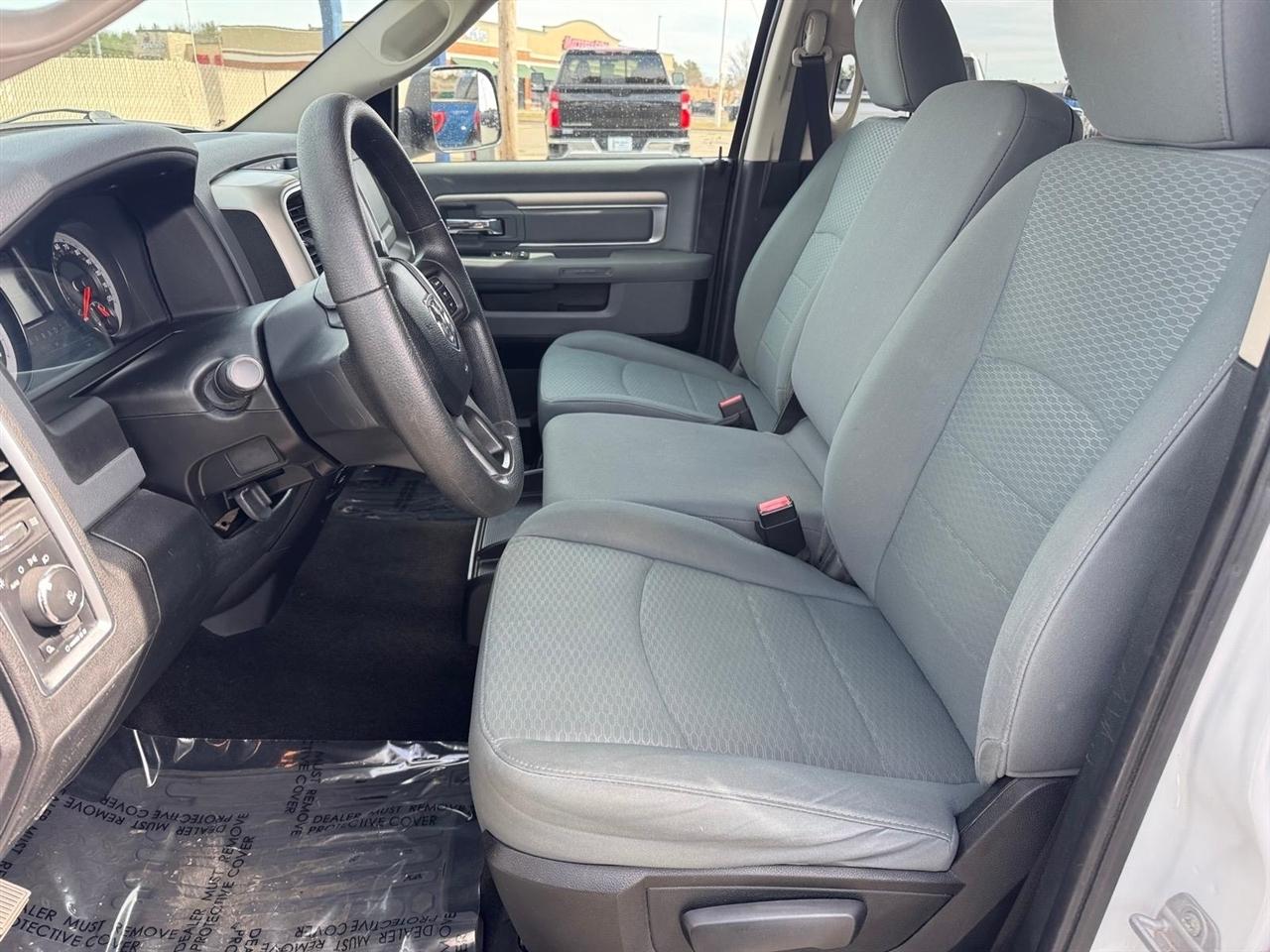 RAM 1500 4WD Crew Cab 149" Outdoorsman 2014