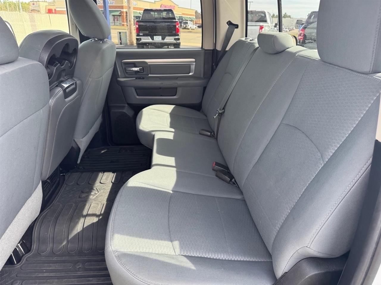 RAM 1500 4WD Crew Cab 149" Outdoorsman 2014