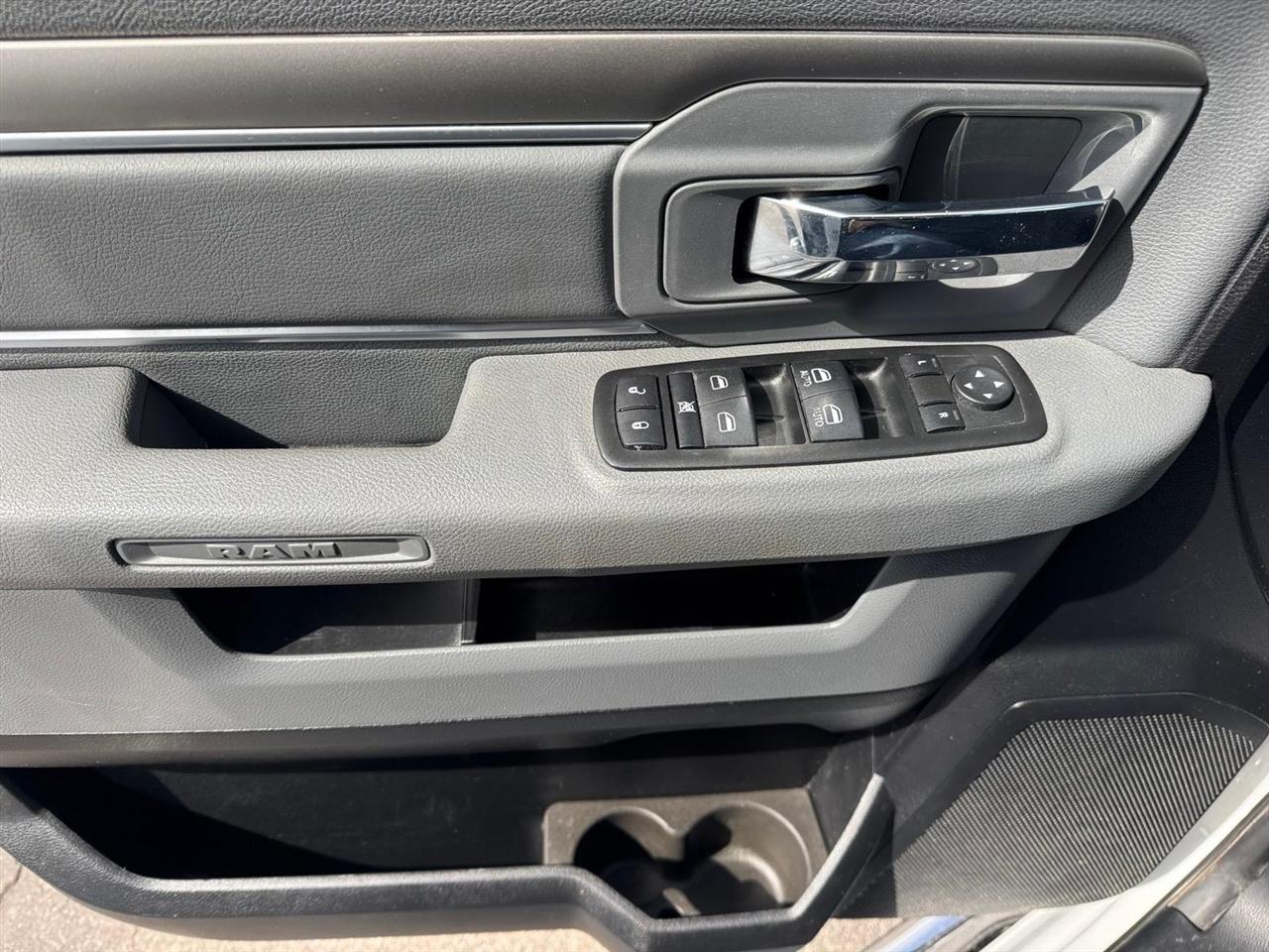 RAM 1500 4WD Crew Cab 149" Outdoorsman 2014