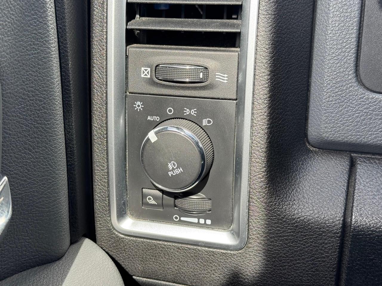 RAM 1500 4WD Crew Cab 149" Outdoorsman 2014