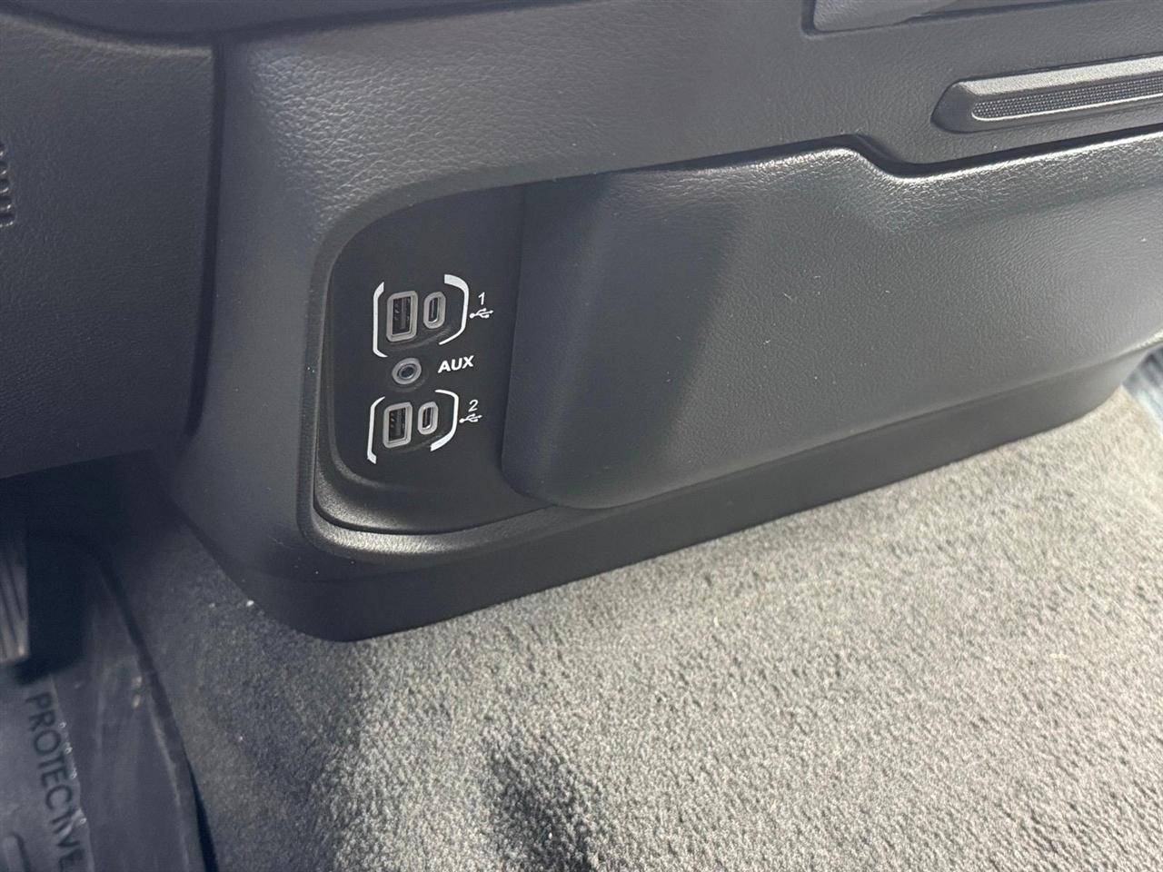 RAM 1500 Laramie 4x4 Crew Cab 5'7" Box 2023