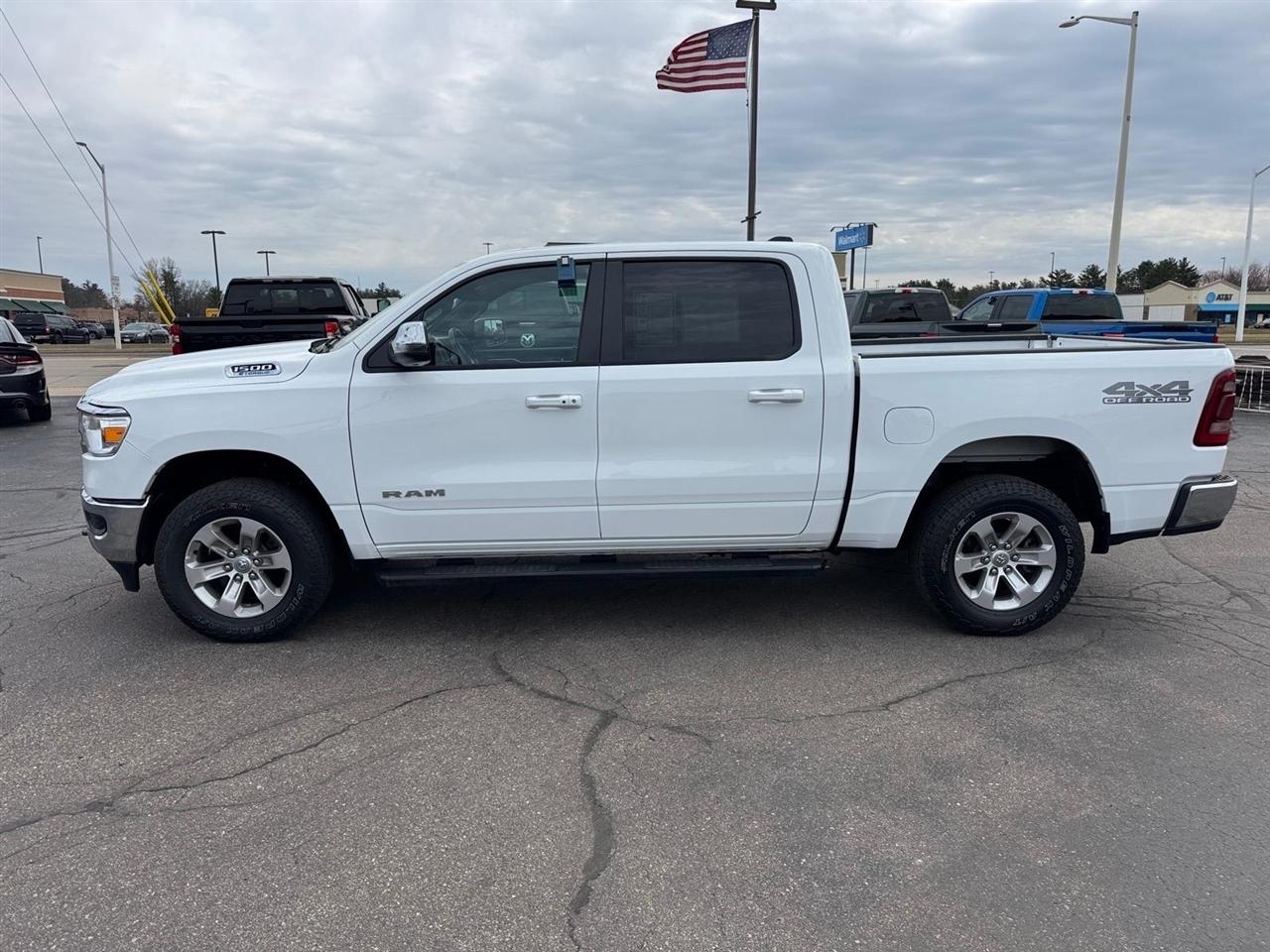 RAM 1500 Laramie 4x4 Crew Cab 5'7" Box 2023