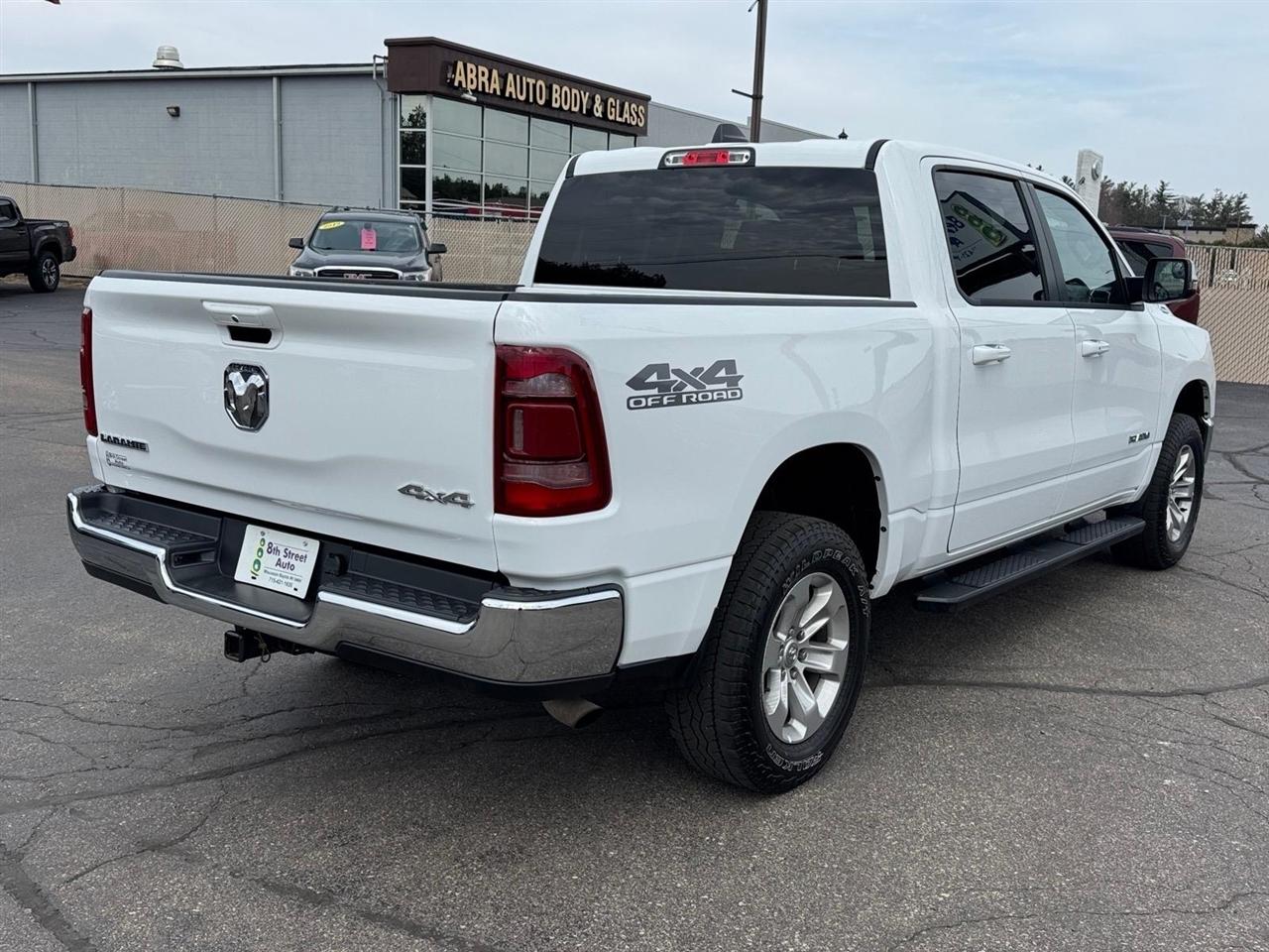 RAM 1500 Laramie 4x4 Crew Cab 5'7" Box 2023