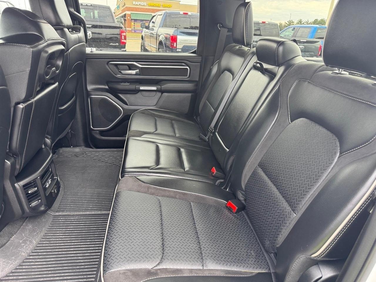 RAM 1500 Laramie 4x4 Crew Cab 5'7" Box 2023