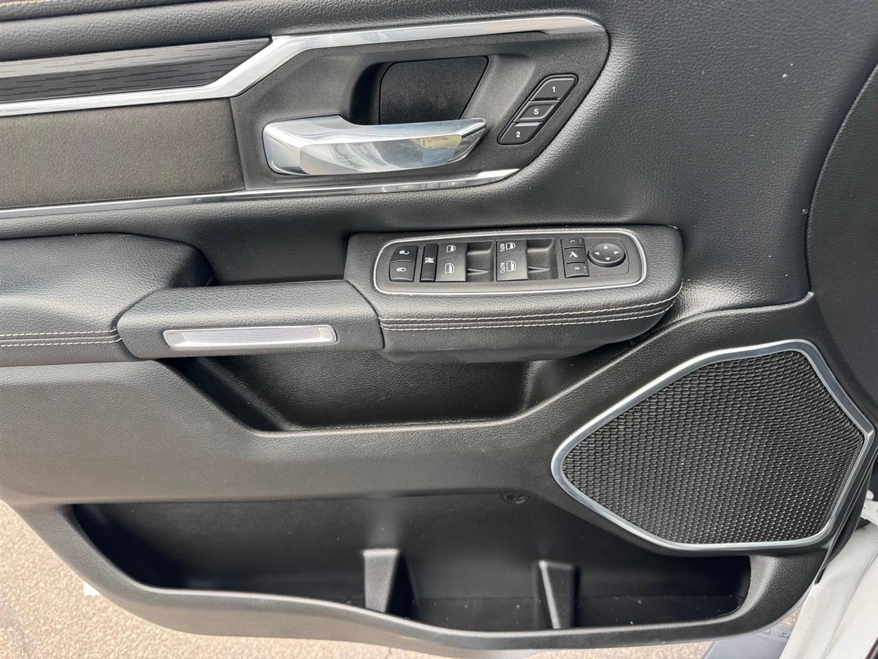 RAM 1500 Laramie 4x4 Crew Cab 5'7" Box 2023