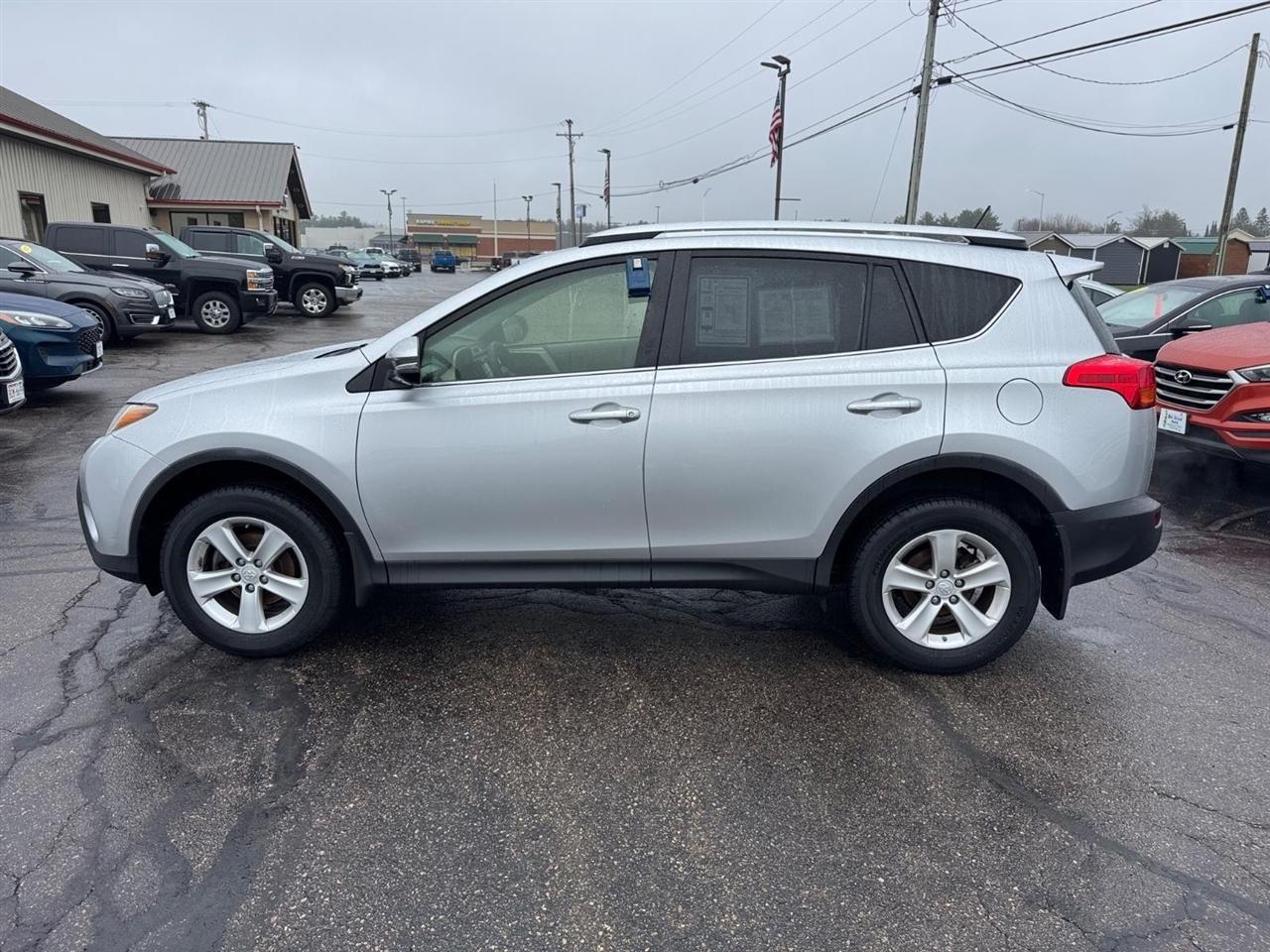Toyota RAV4 AWD 4dr XLE (Natl) 2013