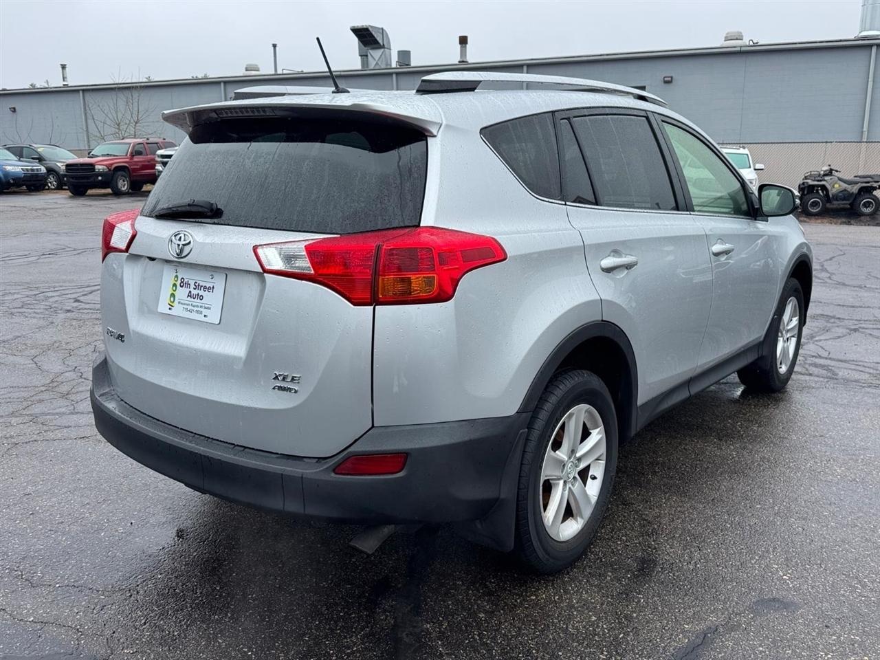 Toyota RAV4 AWD 4dr XLE (Natl) 2013