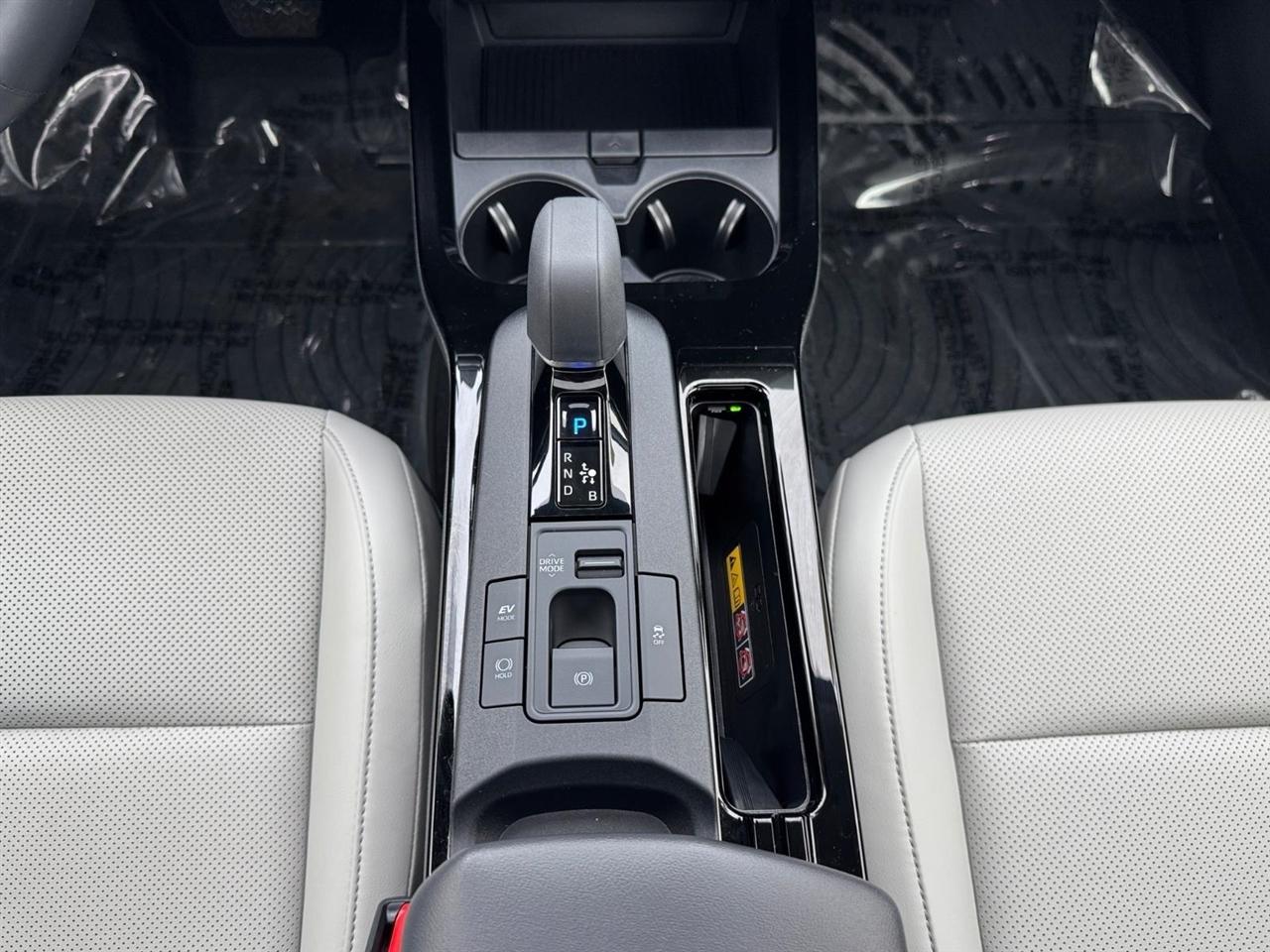 Toyota Prius Limited AWD (Natl) 2024