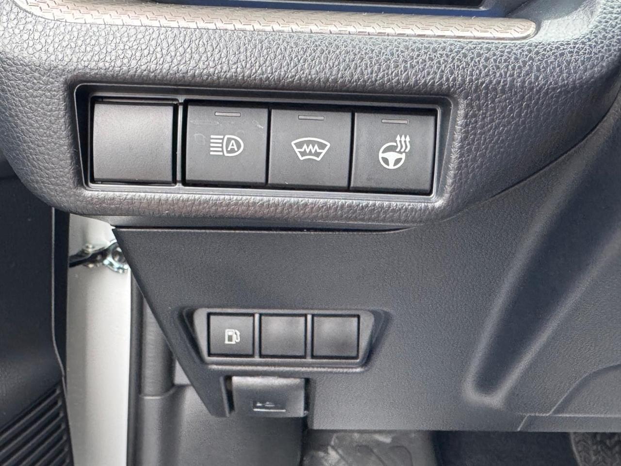 Toyota Prius Limited AWD (Natl) 2024