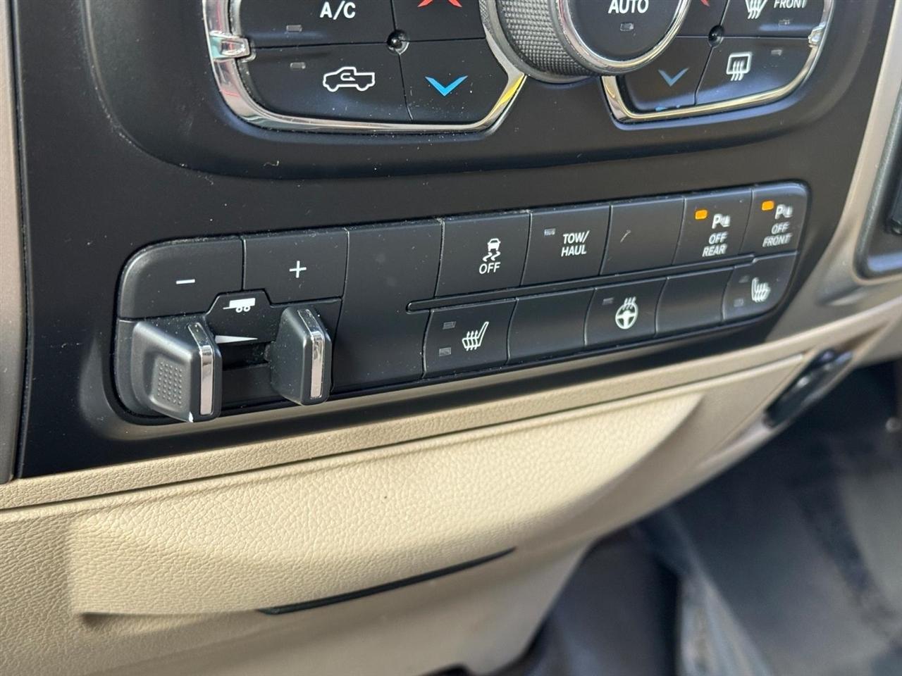 RAM 2500 4WD Mega Cab 160.5" Big Horn 2016