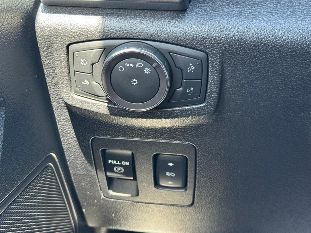 Ford F-150 Lariat 4WD SuperCab 8' Box 2018