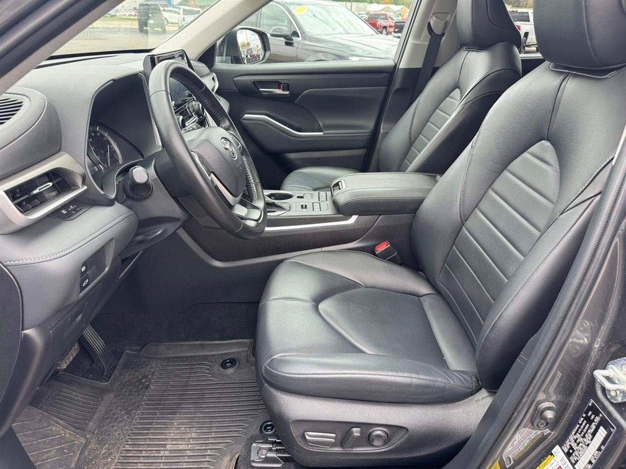 Toyota Highlander XLE AWD (Natl) 2022