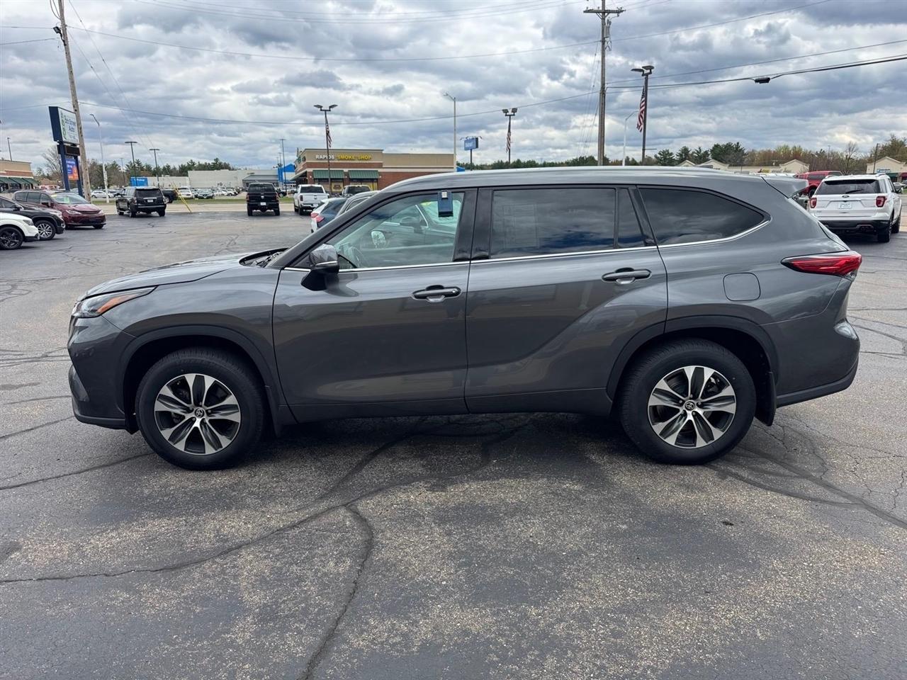 Toyota Highlander XLE AWD (Natl) 2022
