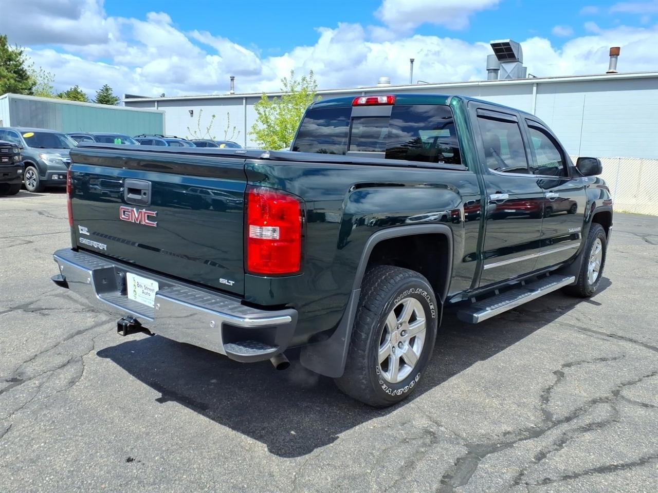GMC Sierra 1500 4WD Crew Cab 143.5" SLT 2015