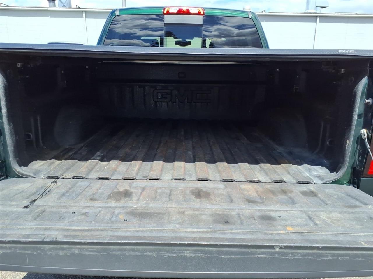 GMC Sierra 1500 4WD Crew Cab 143.5" SLT 2015