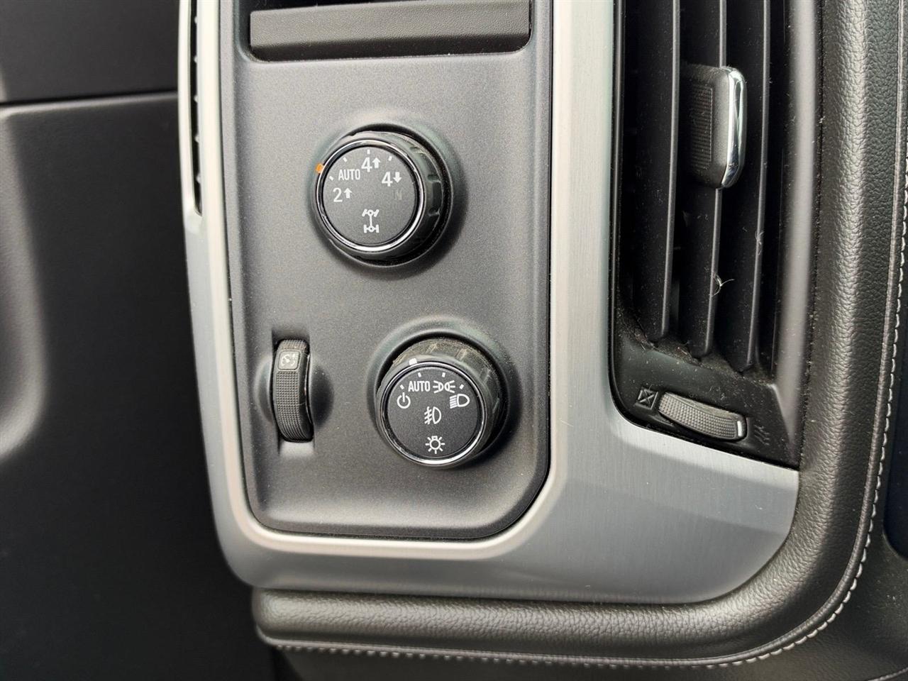 GMC Sierra 1500 4WD Crew Cab 143.5" SLT 2015