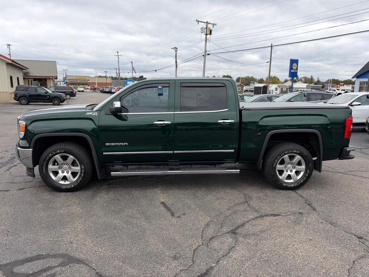 GMC Sierra 1500 4WD Crew Cab 143.5" SLT 2015