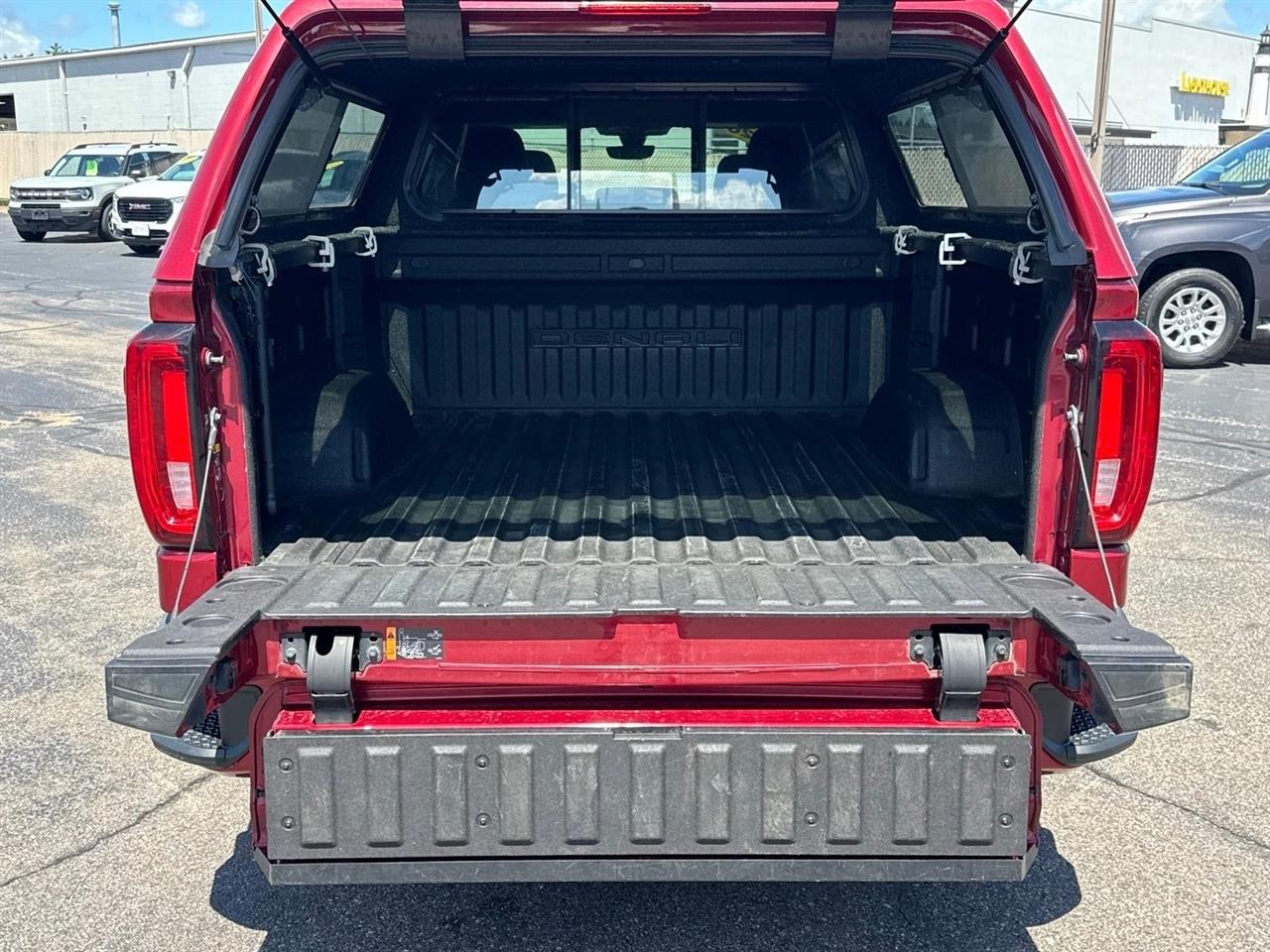 GMC Sierra 1500 4WD Crew Cab 147" Denali 2020