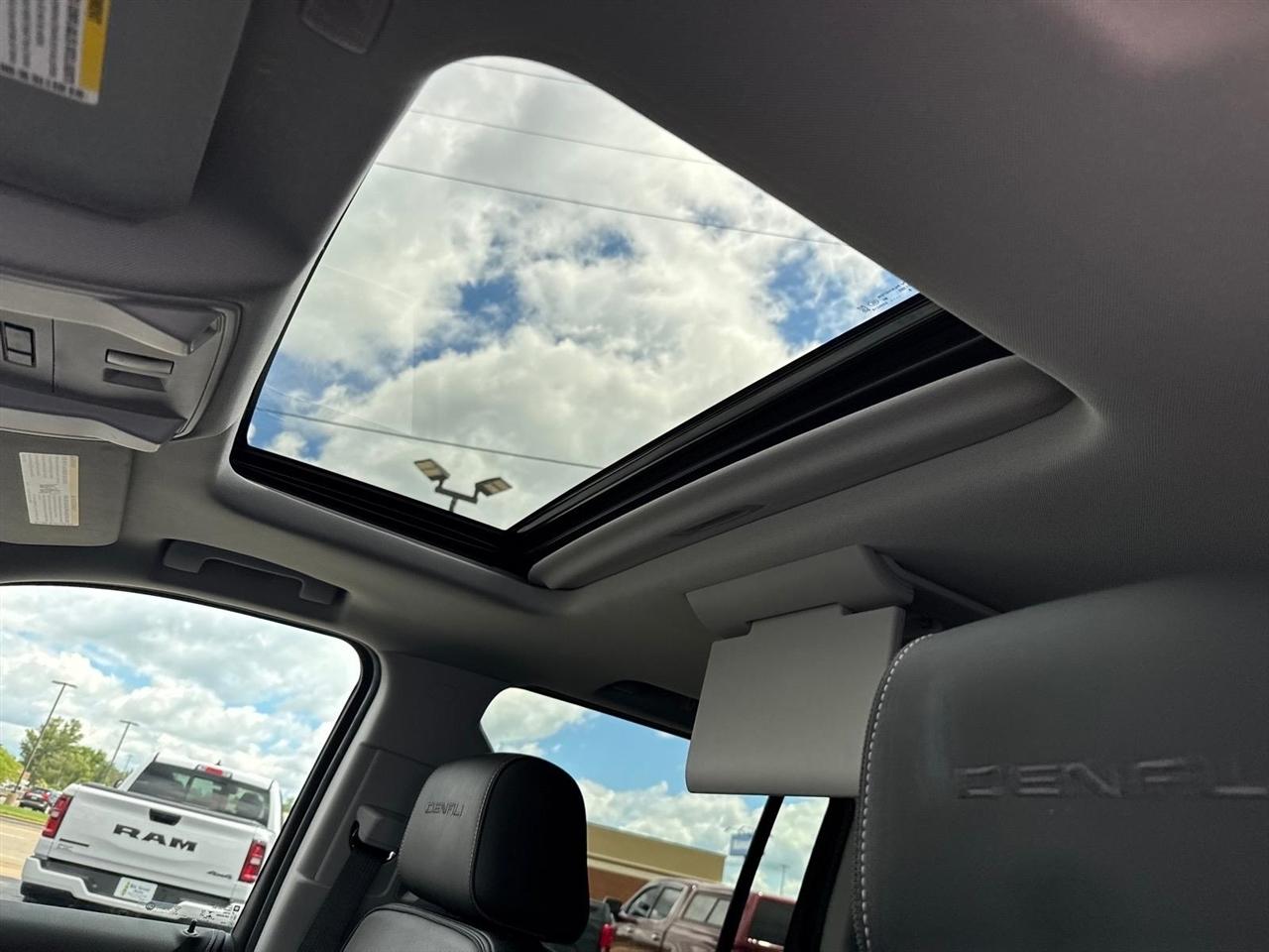 GMC Yukon XL 4WD 4dr Denali 2019